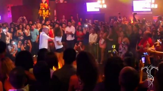 Frank Reyes _Fecha de vencimiento ATACA & LA ALEMANA Bachata Dance Performance смотреть онлайн