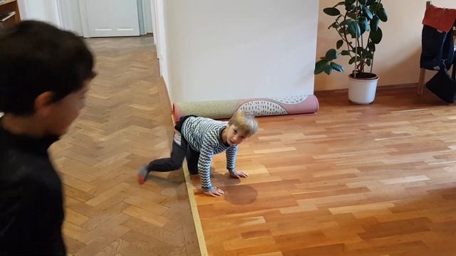 Мюнхен Часть 4: Внуки показали брейк-данс: Энцо-Никифор 4 года , Александр-Фортунато 7 лет смотреть онлайн