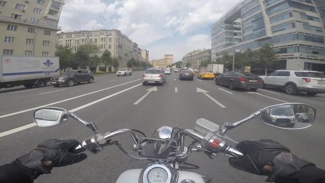 Yamaha Drag Star 400 (чуть не сломал ногу об Газель, но виноват сам)