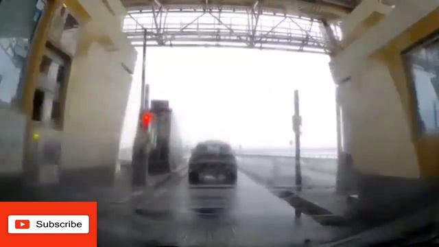 The car camera records - Crazy Drivers and Car Crashes 3 смотреть онлайн