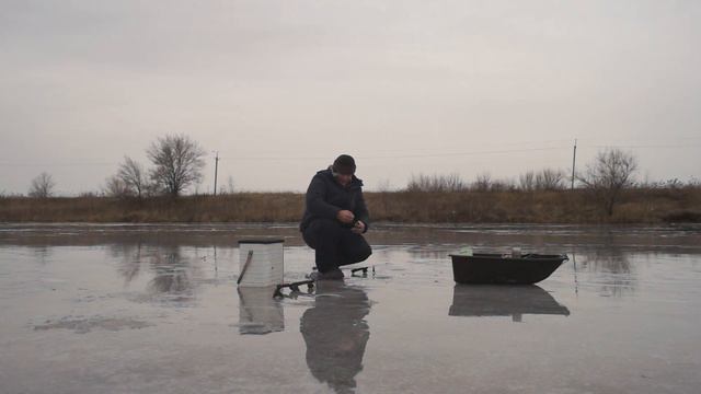 Рыбалка по последнему льду ! Карась клевал как сумасшедший ! смотреть онлайн