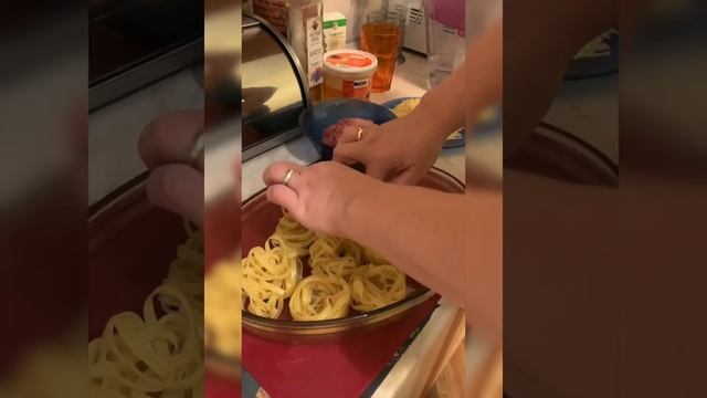 Тальятелле (гнёзда) с фаршем и сыром в томатном соусе. Самый простой и быстрый рецепт! смотреть онлайн