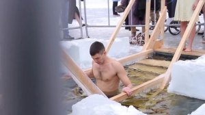 Иностранные студенты побывали на крещенских купаниях