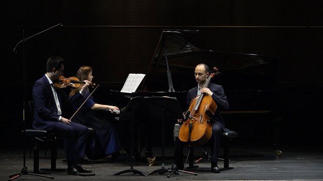 Joseph Haydn Piano Trio No.44 in E Major, Hob. XV:28, Allegretto смотреть онлайн