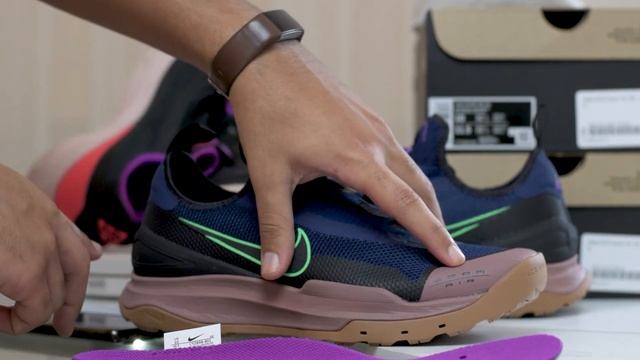 Nike ACG Air Zoom AO Laser Crimson & Blue Volt (water draining hike shoe) unboxing [SEASON 1 EP 9] смотреть онлайн
