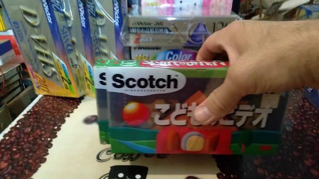 Видеопатефон  Victor HD-9300 видеокассетки и батарейки National старше 30 лет!