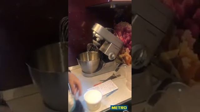 Время десерта. Готовим вишневый чизкейк с Юлией Доценко смотреть онлайн