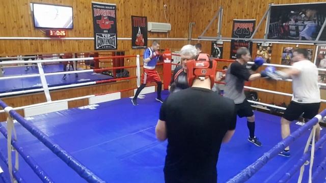 Есть ли Бокс после 30 лет? Новый клуб. Спарринг - нокдауны, нокауты. Папа боксирует. Взрослый Бокс. смотреть онлайн