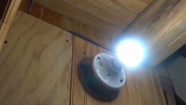 #12 Solar Lighting -- LED vs Incandescent 12 Volt Light Bulb Comparison by WV Cabin Living смотреть онлайн