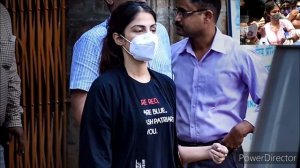 Актриса Рея Чакраборти девушка Сушанта Сингха вернулась к работе через 2 года и расплакалась