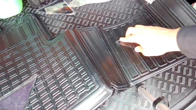 Как доработать и зафиксировать коврики салона в Киа Спортейдж?