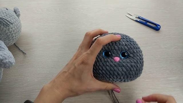 Утяжка мордочки вязаной игрушки амигуруми на примере плюшевого Котика (приложение к МК) смотреть онлайн