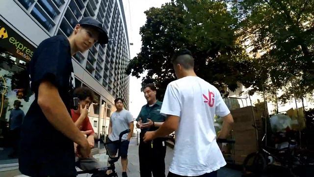 СЛОМАЛ НОГУ? | RIDING BMX MILAN STREET | ТРЮКИ НА БМХ | РЕСТОРАТОР | VERSUS | BMX VS SECURITY