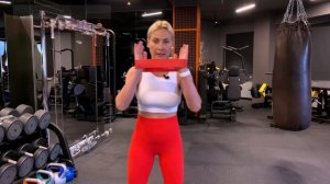 Тренировка с Резинкой на Спину и Руки за 5 минут.