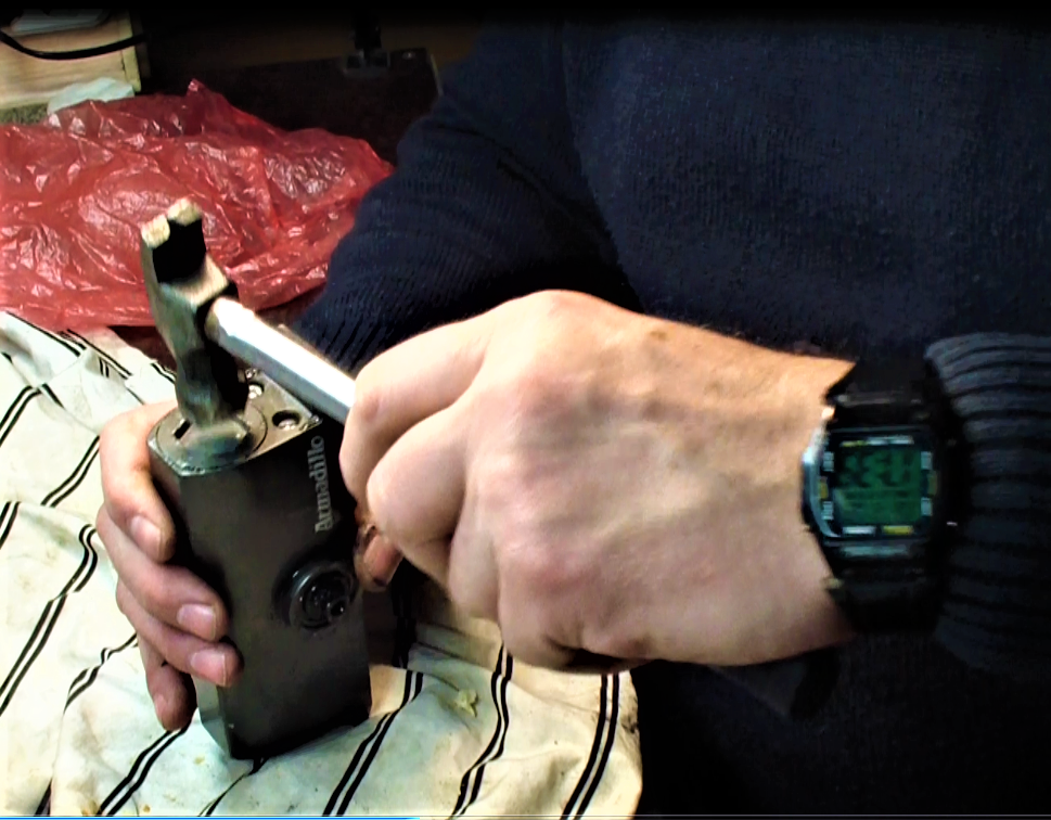 Как устроен доводчик дверей... смотреть онлайн