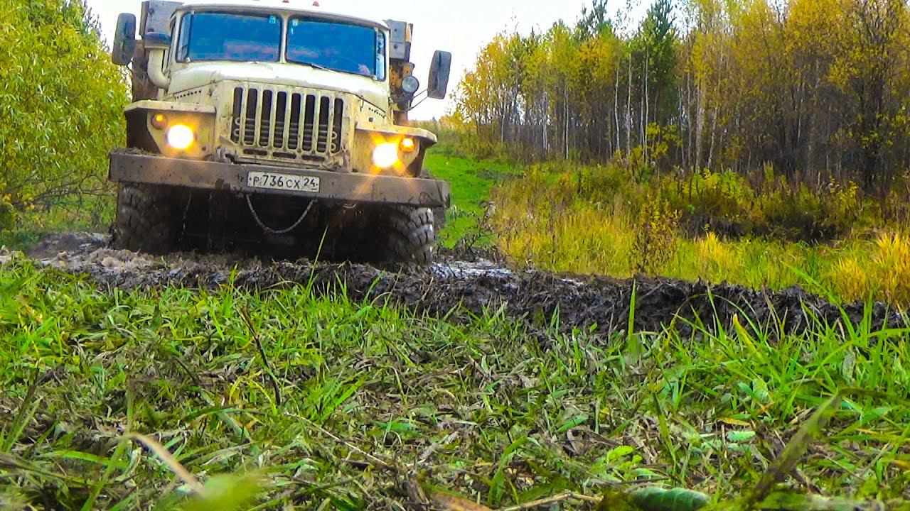 Опять Урал в грязи. Заканчиваем уборочную 2022, перегоняем комбайн с поля на базу! смотреть онлайн
