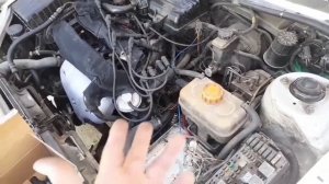 Заливает свечи зажигания бензином. В чём может быть причина?