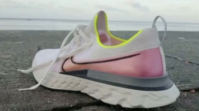 Nike React Infinity Run Flyknit смотреть онлайн