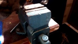 Как открутить штуцер прокачки тормозного суппорта // Гаражные истории.