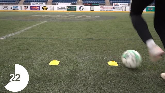 Improve Your Control In 10 Minutes | 7 Simple Ball Mastery Exercises смотреть онлайн