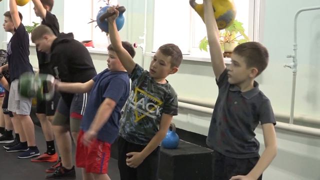 Гиря является универсальным снарядом. смотреть онлайн