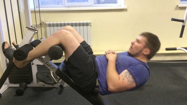 Пресс Сгибание туловища сидя на наклонной скамье смотреть онлайн