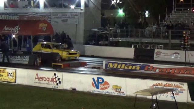 Milan Dragway - First Friday 9/1/2017 AMC Gremlin vs. Chevy Corvette heads-up 1/8 mile смотреть онлайн