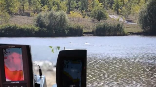 Сравнение эхолотов Toslon TF500 и Lucky FF918 на кораблике для рыбалки Дельфин-3 смотреть онлайн
