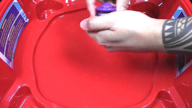 SPEEDSTORM BATTLE: Curse Satomb S6 VS Glide Roktavor R6 | Beyblade Burst Surge смотреть онлайн