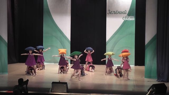 Детский танцевальный коллектив "Точка взлета", танец "Пять минут фантазий" смотреть онлайн