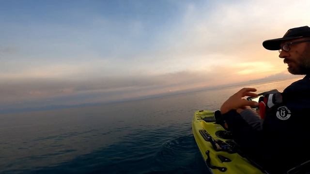 LA BRUNA? LA BIANCA IL DOTTO - INTRO - KAYAK FISHING scegli come andrà a finire questo video! смотреть онлайн