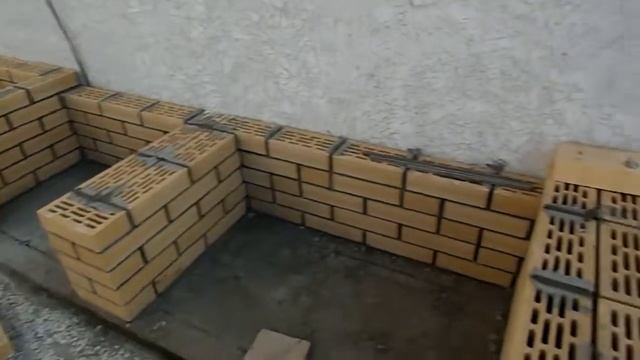 Кладка камина-барбекю с печью под казан и столами. смотреть онлайн