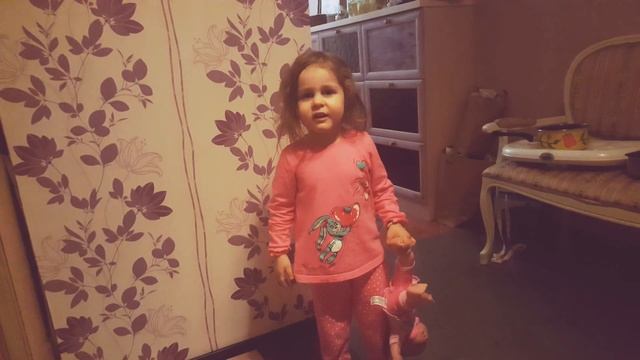Самый умный ребёнок ))) Светочка рассказывает стих очень красиво ))) смотреть онлайн
