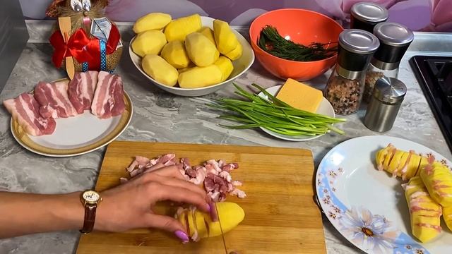 Запечённая картошка-гармошка с беконом в духовке к 8 Марта. смотреть онлайн