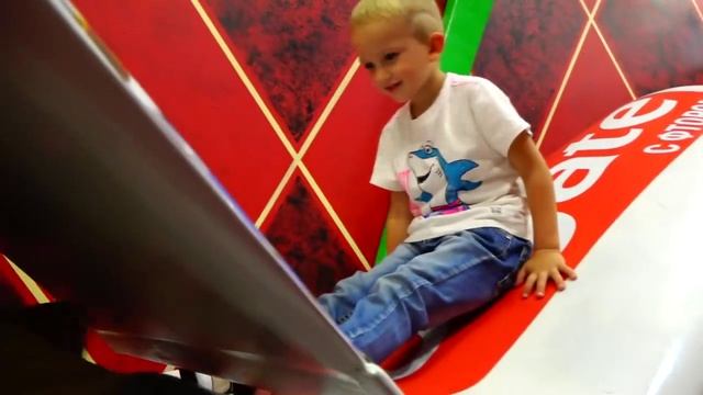 Indoor Playground Family Fun Play Area for kids - Nursery Rhymes Baby Songs смотреть онлайн