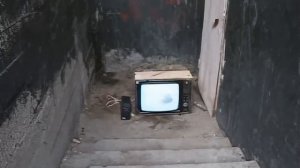 Что будет при разбивании кинескопа включенным? (ALMOST 4K 60FPS)