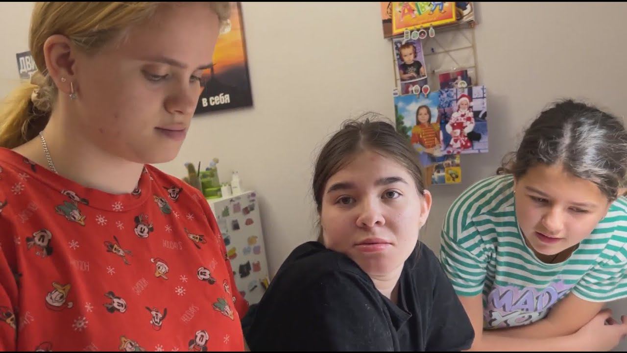 НА РЫБАЛКЕ. АЛИНА ЗА ДАРИНУ ДЕЛАЕТ УРОКИ. 30.03.24. смотреть онлайн