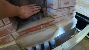 Слив в бане на винтовых сваях с деревянными полами.