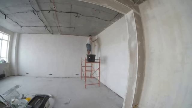 Шпаклёвка стен 90 м2 за 2 часа. Реальная работа настоящих мастеров. смотреть онлайн