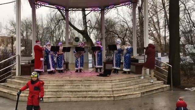 Прогулка по парку"Сокольники". Выставка "Мир увлечений". смотреть онлайн