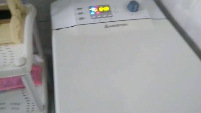 Стирка на стиральной машине Ariston AVTF104. смотреть онлайн