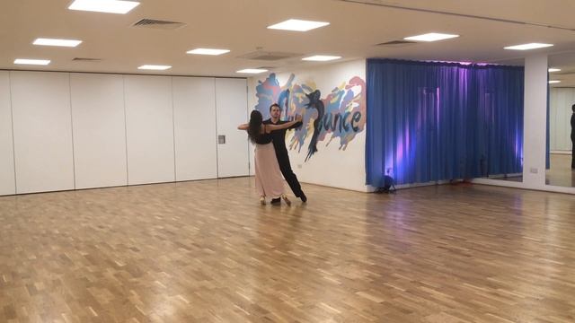 How to dance Zig Zag and Forward Lock in Quickstep - Novice смотреть онлайн