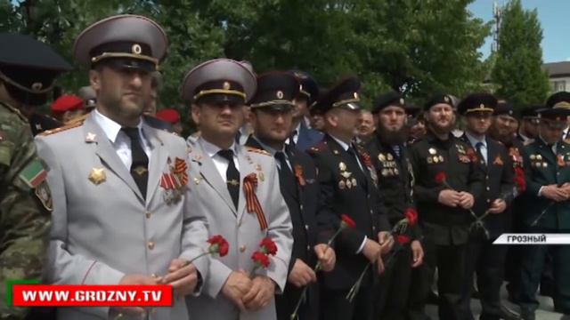 Ханпаше Нурадилову Герою Советского Союза в центре Грозного открыт памятник. смотреть онлайн