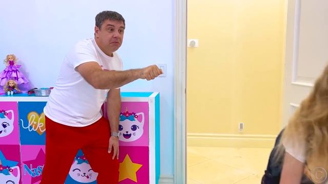 Настя пытается найти друзей в младшей школе. смотреть онлайн