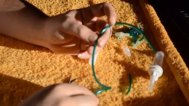как плести из капельницы собаку смотреть онлайн