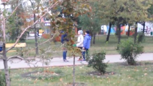 ЗАВЯЗАЛА ШНУРКИ НА РЮКЗАКЕ! | Prank (Пранк) смотреть онлайн