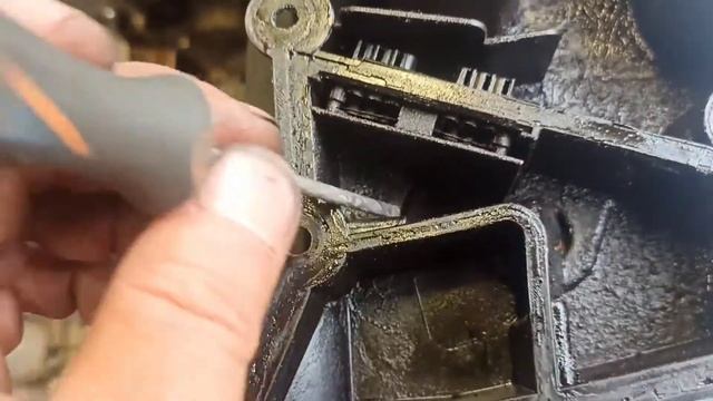 Шкода Октавия А7 1.6 CWVA замена маслоотделителя, термостата и обводного ролика грм