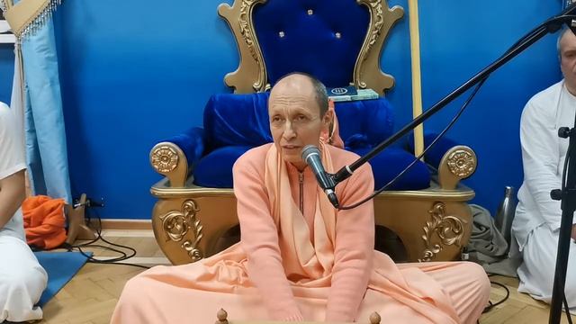 Чем ВНИМАТЕЛЬНЕЙ воспеваем мантру, тем БЫСТРЕЕ проявляется ВКУС | Настройка на джапу | БАКГМ смотреть онлайн