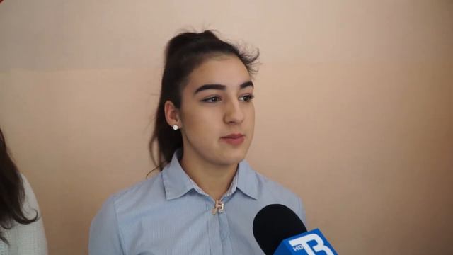 Ученици от ПГИМ "Йордан Захариев" организираха благотворителен базар смотреть онлайн