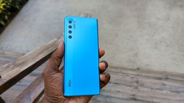 TCL 20 Pro 5G Review / Can This Be Right? смотреть онлайн